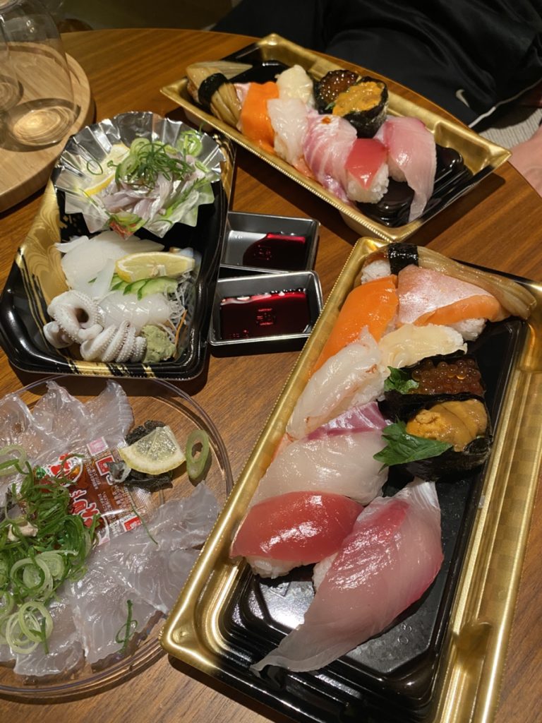 別府のトキハで買った、新鮮な寿司と刺身