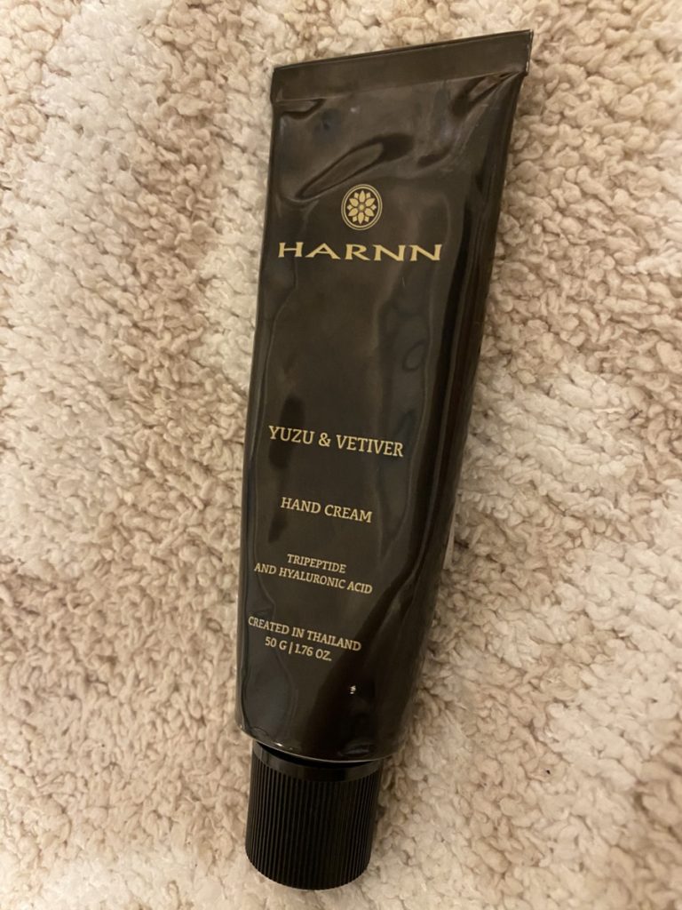 お土産に買ったハンドクリーム。ゆずとベチバーのオリエンタルな香り