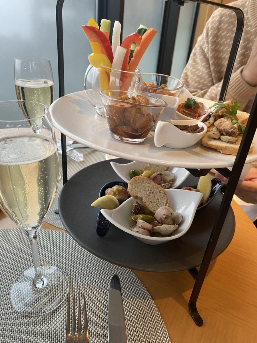 2日目 クラブラウンジ イブニングカクテル シャンパンとともに