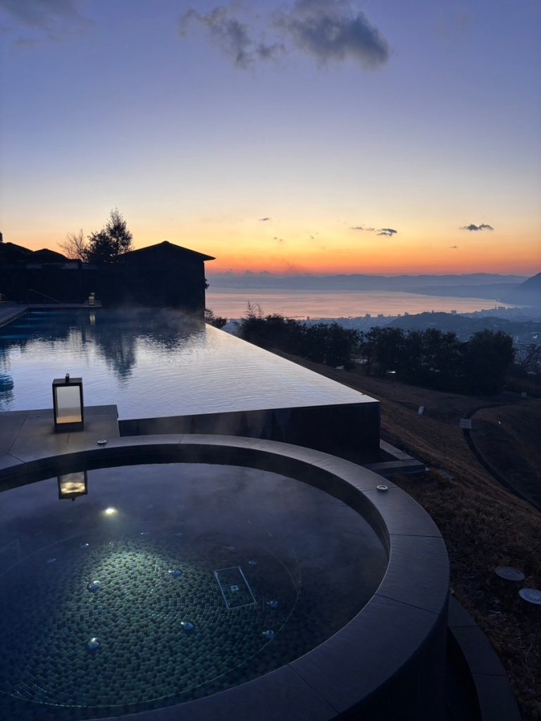 インターコンチネンタル別府 部インフィニティプールらの朝の眺め