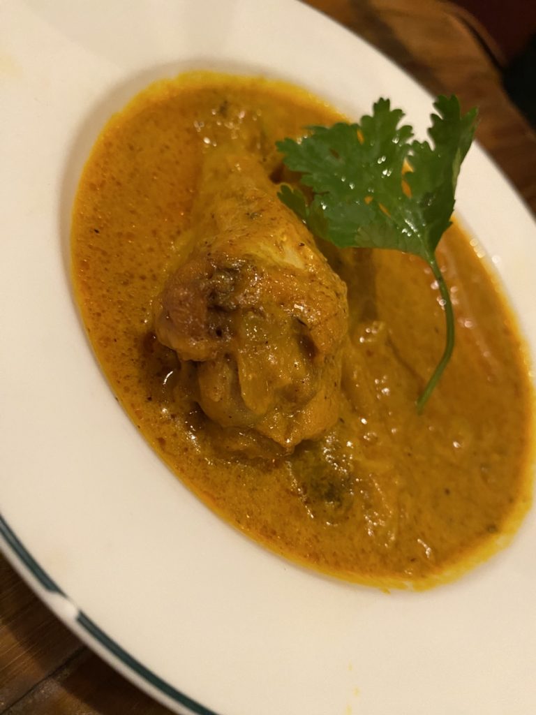 骨付きチキンのココナッツミルクカレー@コムゴン