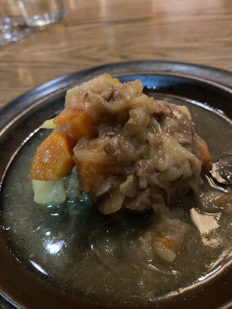 L'angolo(ランゴロ)ベッコフ(アルザスの煮込み料理)