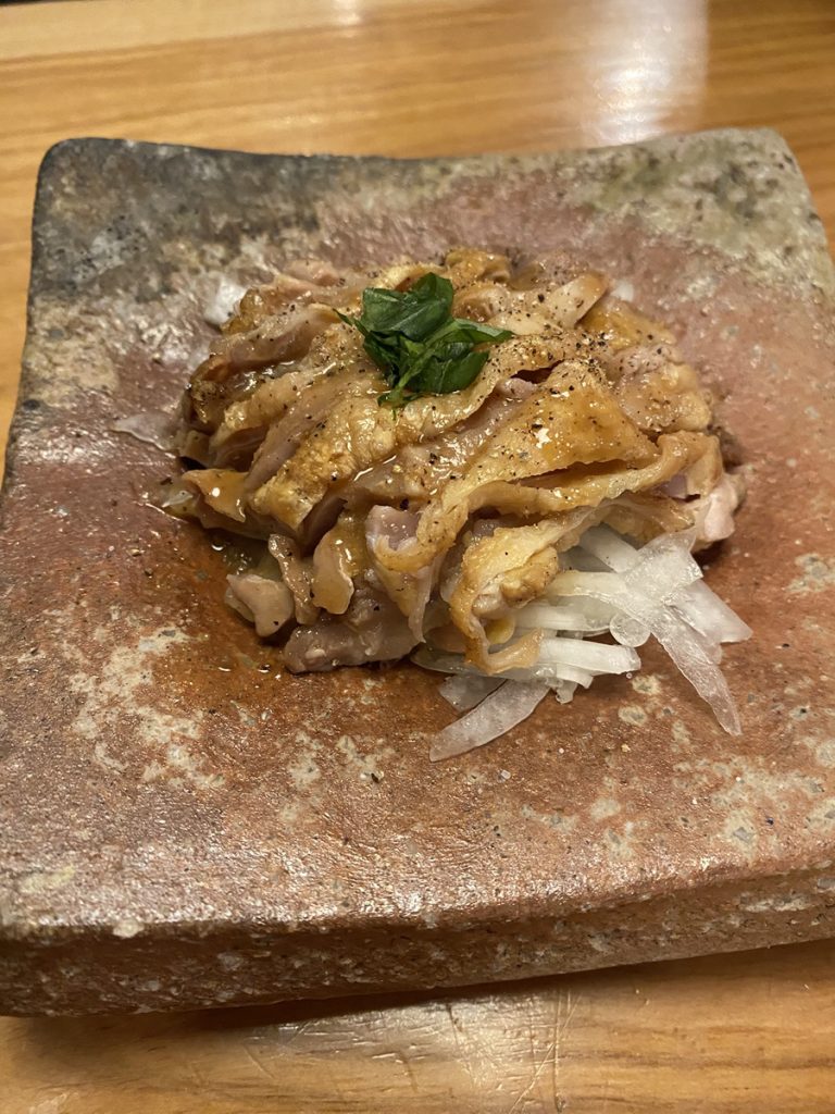 本町 めし処 ゑのゐ ひね鶏もも肉タタキ～やさしいニンニクポン酢～