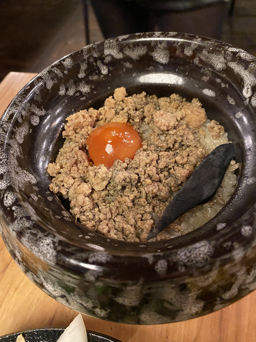 本町 めし処 ゑのゐ 炭薫る鶏ひき肉めし～味噌漬け卵黄のせ～