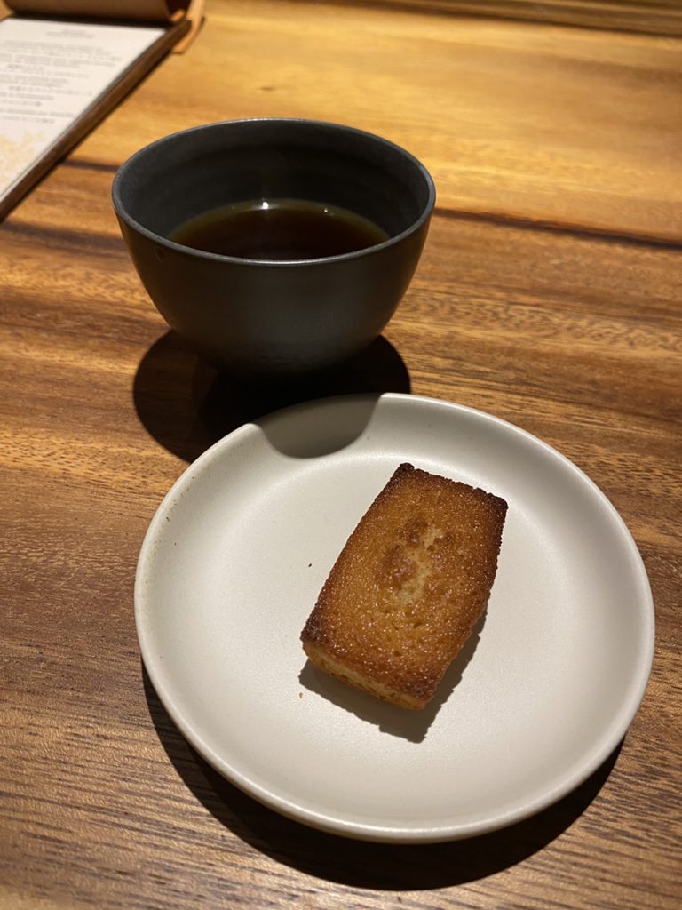 神戸 フレンチ fusible（フュージブル）コーヒーと小菓子 フィナンシェ