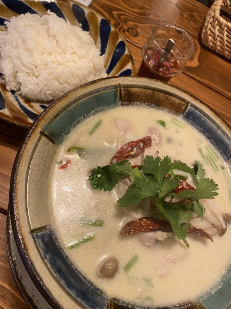 中崎町タイ料理の名店 ピタックごはん トムカーガイ