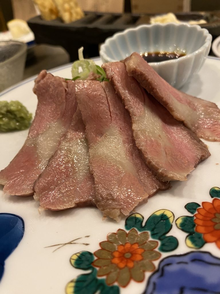 谷六おみかん サロマ黒牛の低温調理赤身刺し