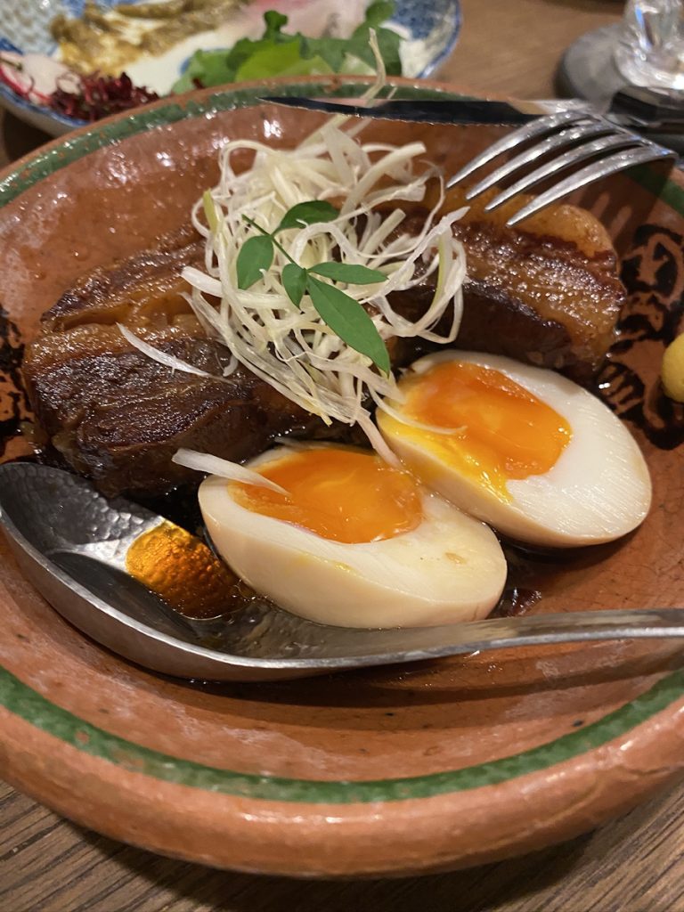 谷六おみかん アーモンド豚のとろとろ角煮