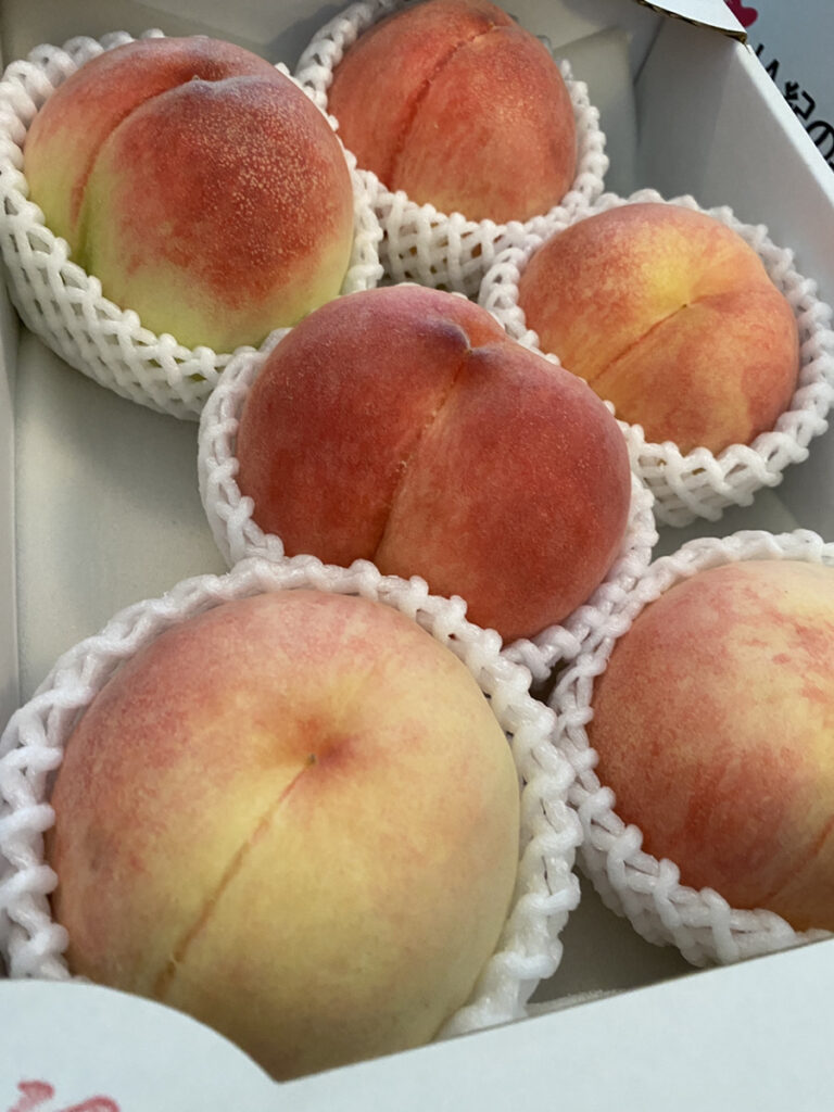 めっけもんで購入した桃