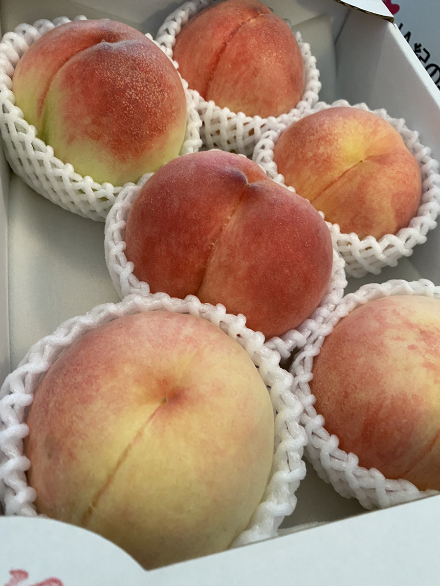 めっけもんで購入した桃