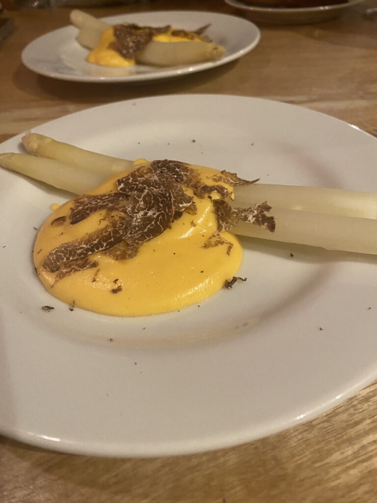 中津 Liben ホワイトアスパラ ウフマヨとトリュフ