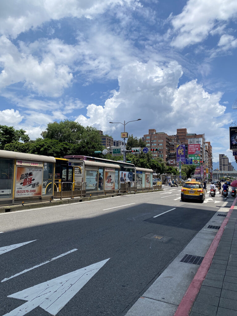 台北駅からタクシーで（重慶北路）