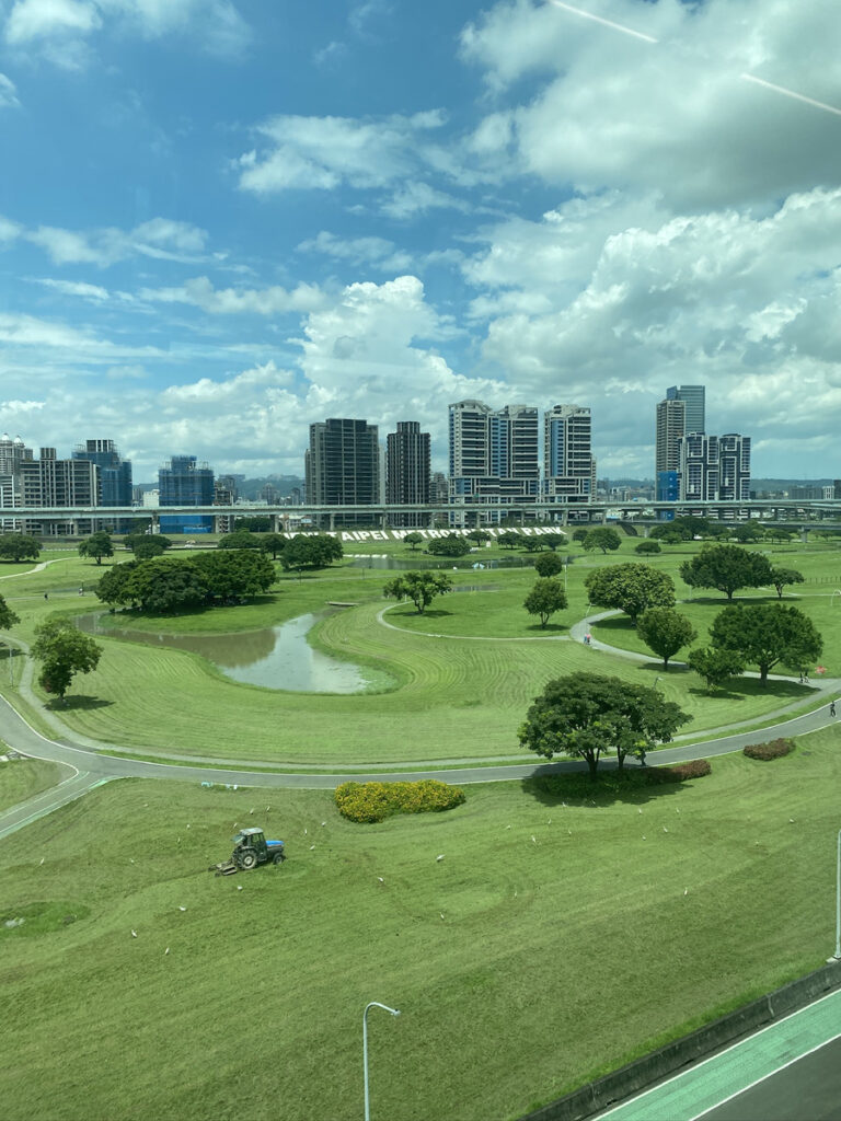 桃園国際空港から台北へ向かいMRTから