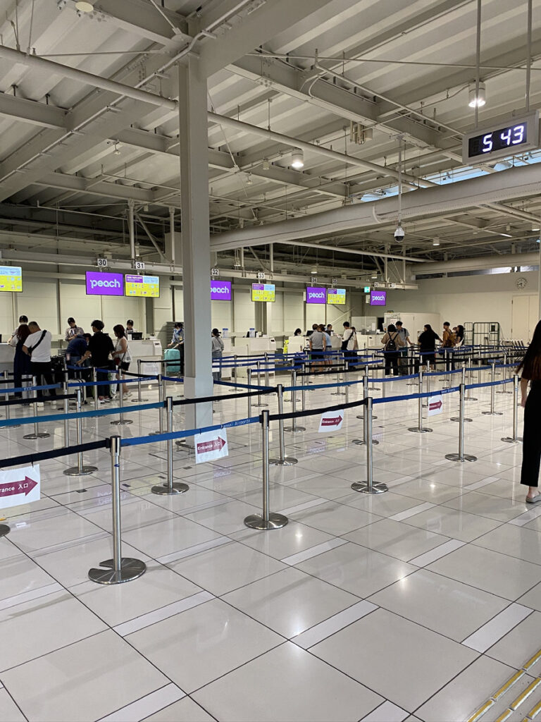 関空第２ターミナル 手荷物検査（5：43）