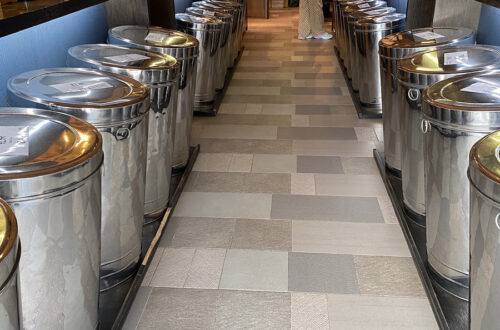 林茂森茶行の店内