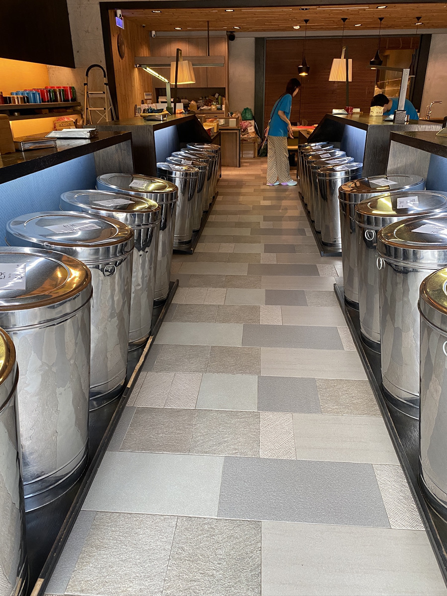 林茂森茶行の店内