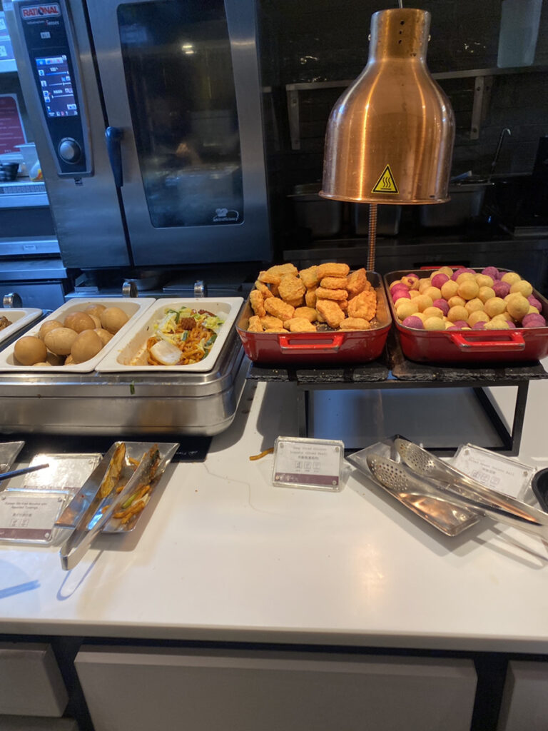 ホットミール(一番右のお団子おすすめ)