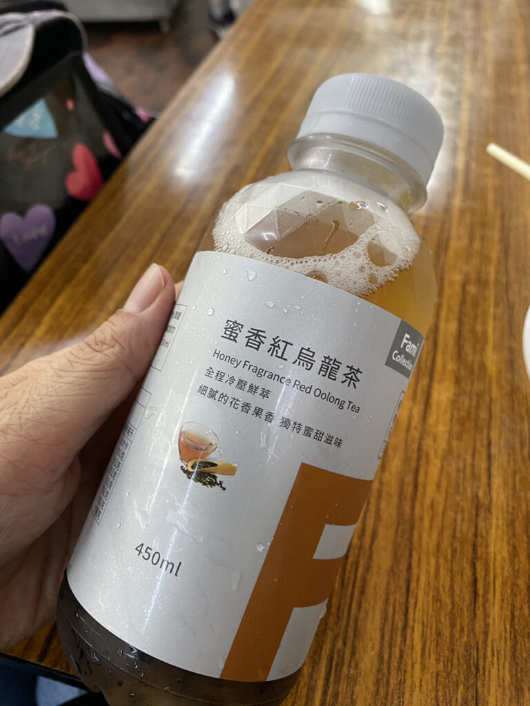 ファミリーマートの茶葉入りのお茶