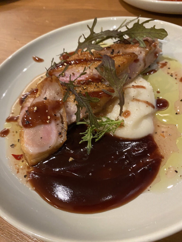 鴨肉のポワレ スイチリ赤ワインソース（1650円）