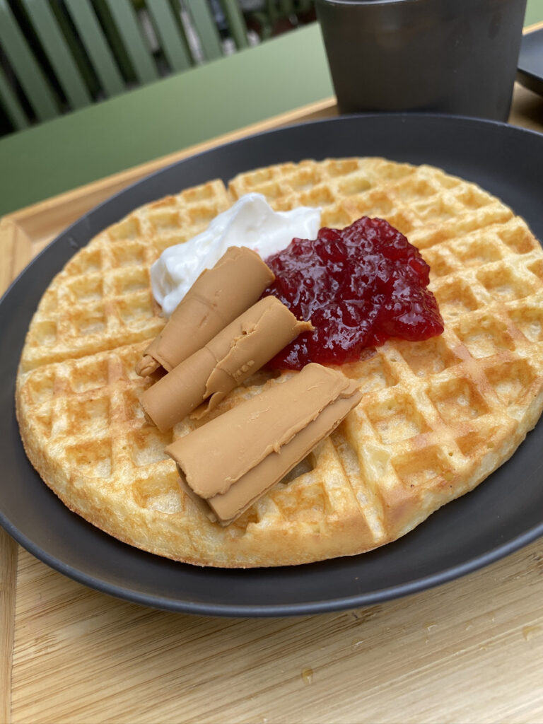 スイートワッフル（ノルウェー産ブラウンチーズ・1550円）