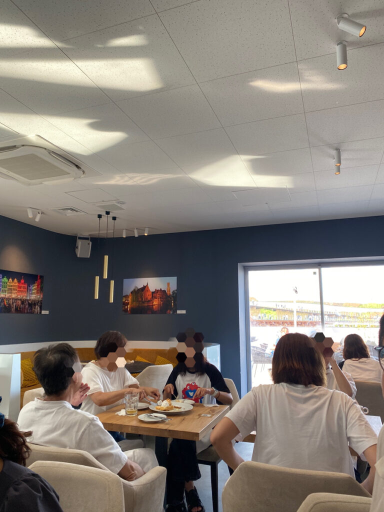 ベルギー館のレストラン Revive 店内の様子