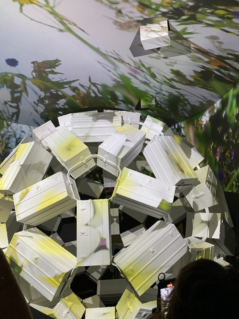 トランクで組み上げられた球体