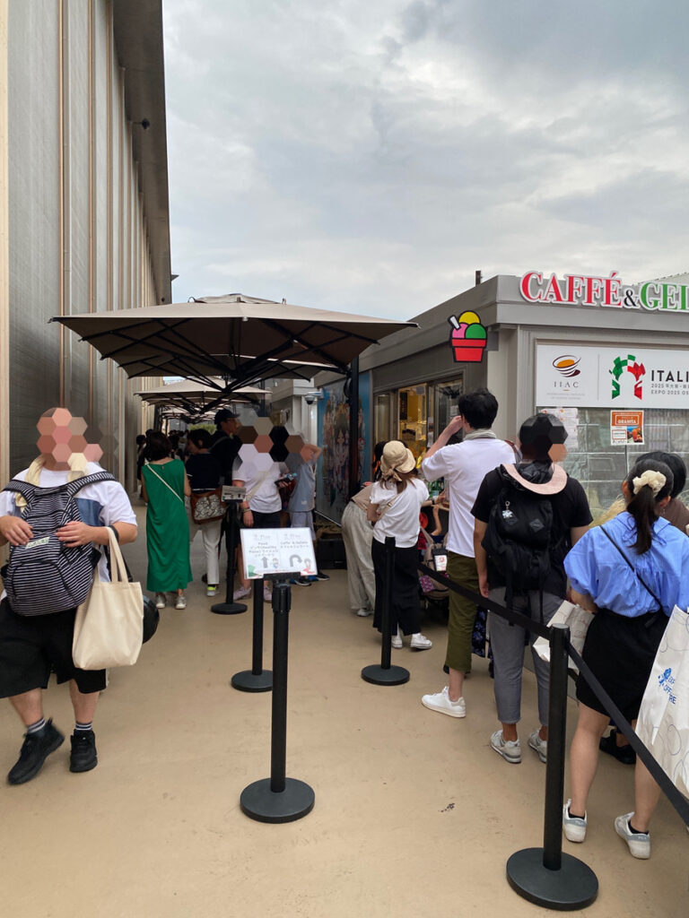 イタリアパビリオン右手のテイクアウトのショップ