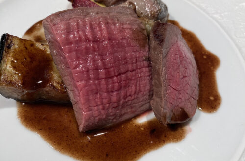 熟成エゾシカのもも肉 ジビエだしで作ったソースで