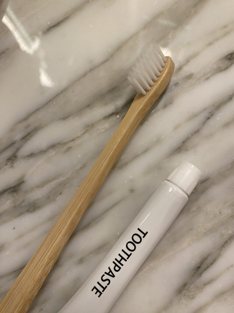 歯ブラシは木製（竹かな？）