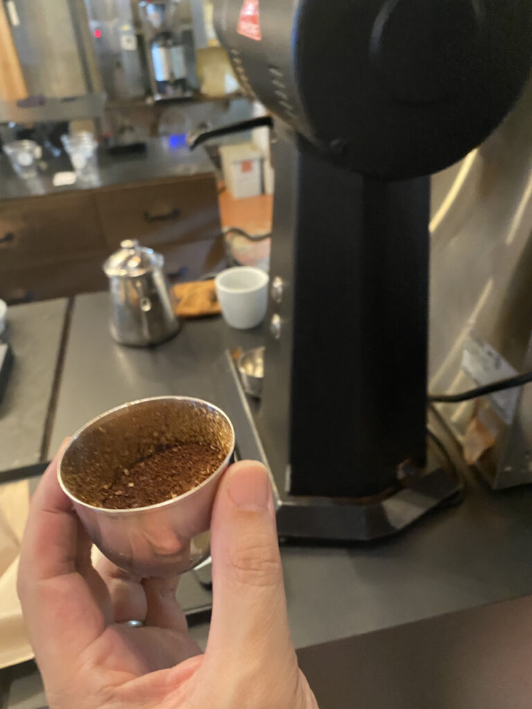 引いた豆をチェック