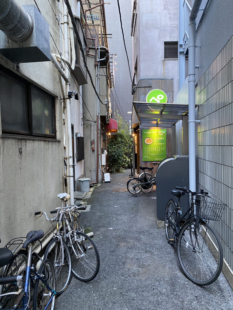 路地の奥にあります