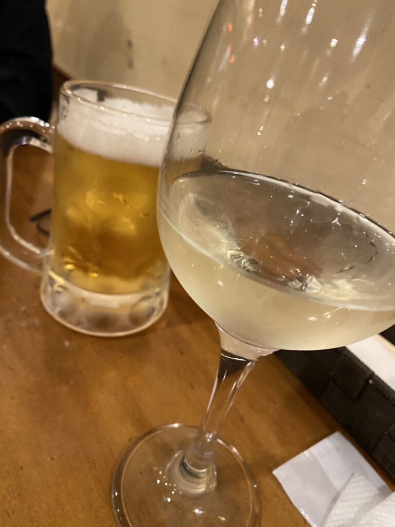 白ワインとビールで乾杯