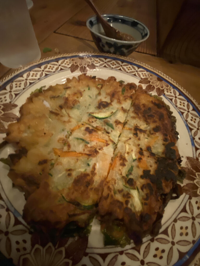 ズッキーニとえごまの葉のチヂミ