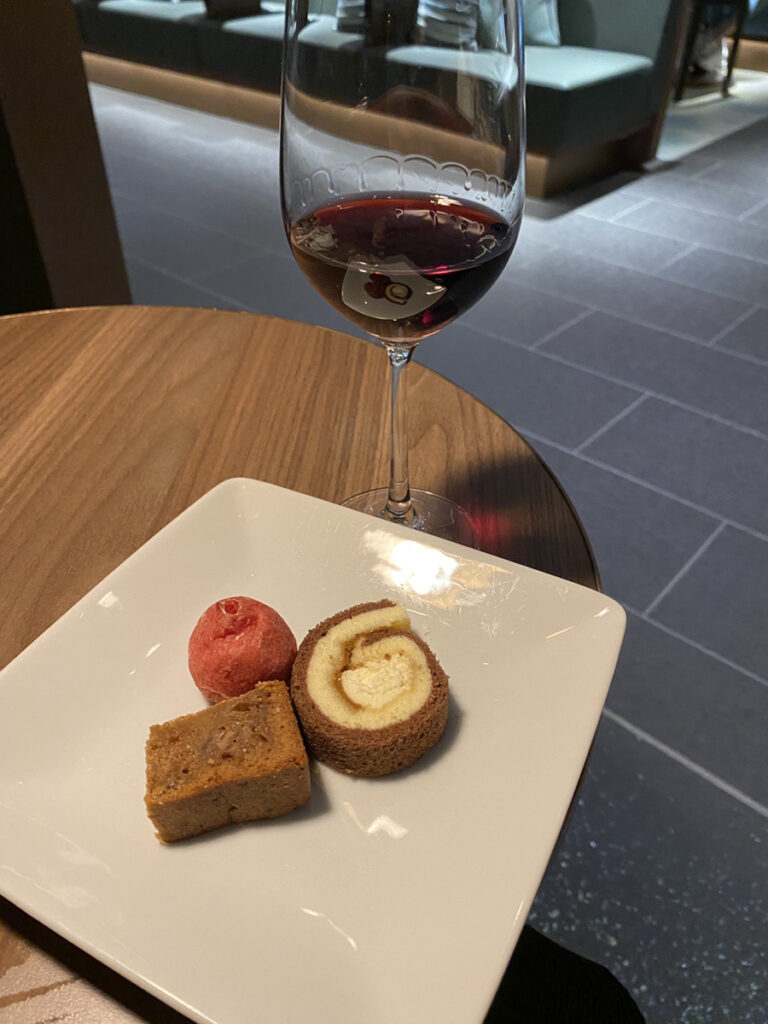 赤ワインもいただきます