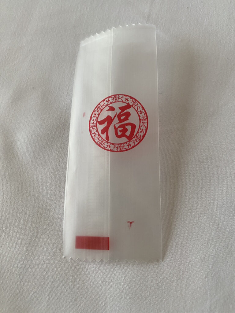 つまようじ入れ？かもしれない。だと思う。