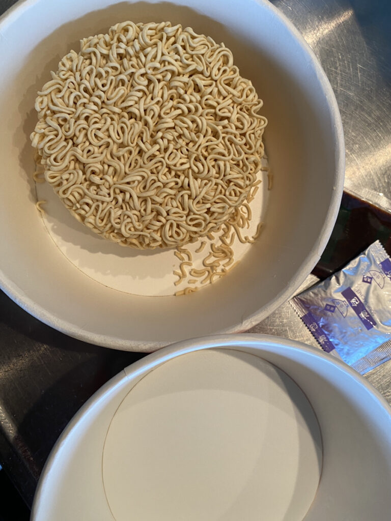 カップが2つ重なっている