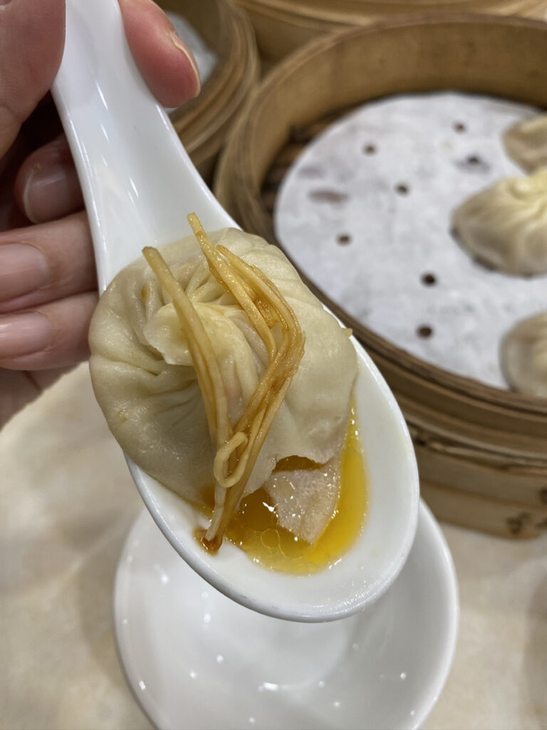 まずは普通の小籠包