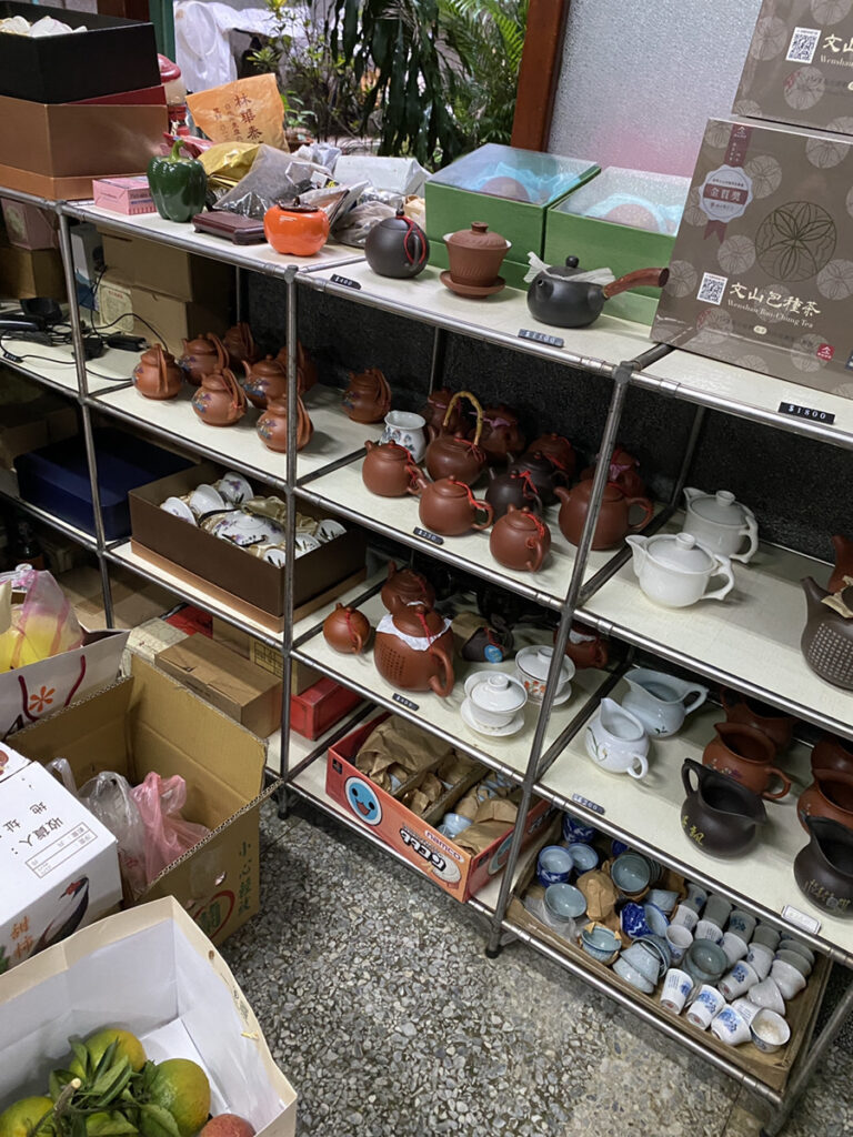 茶器も販売しています