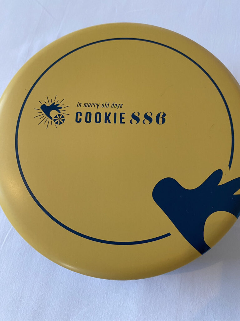 かわいい缶です