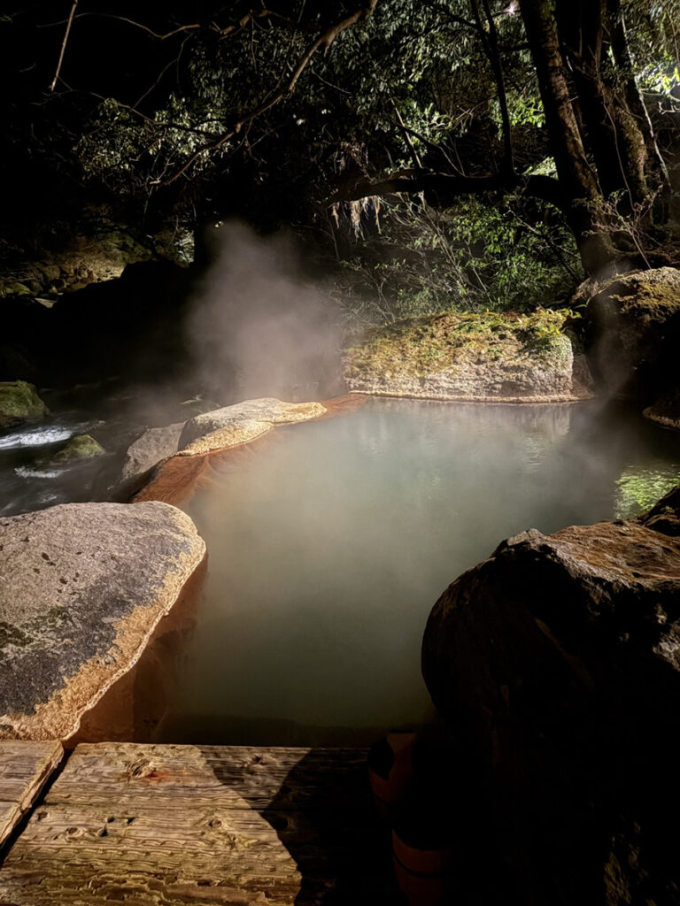 夜の「椋の木野天風呂」