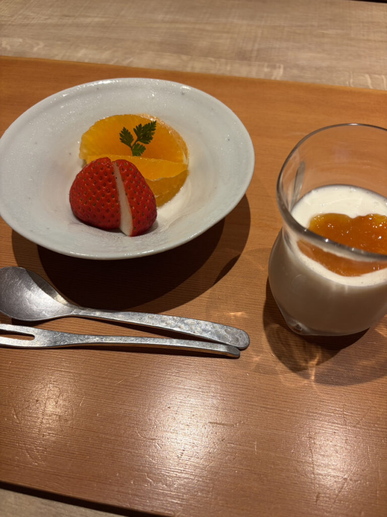 季節の果物＋ヨーグルト