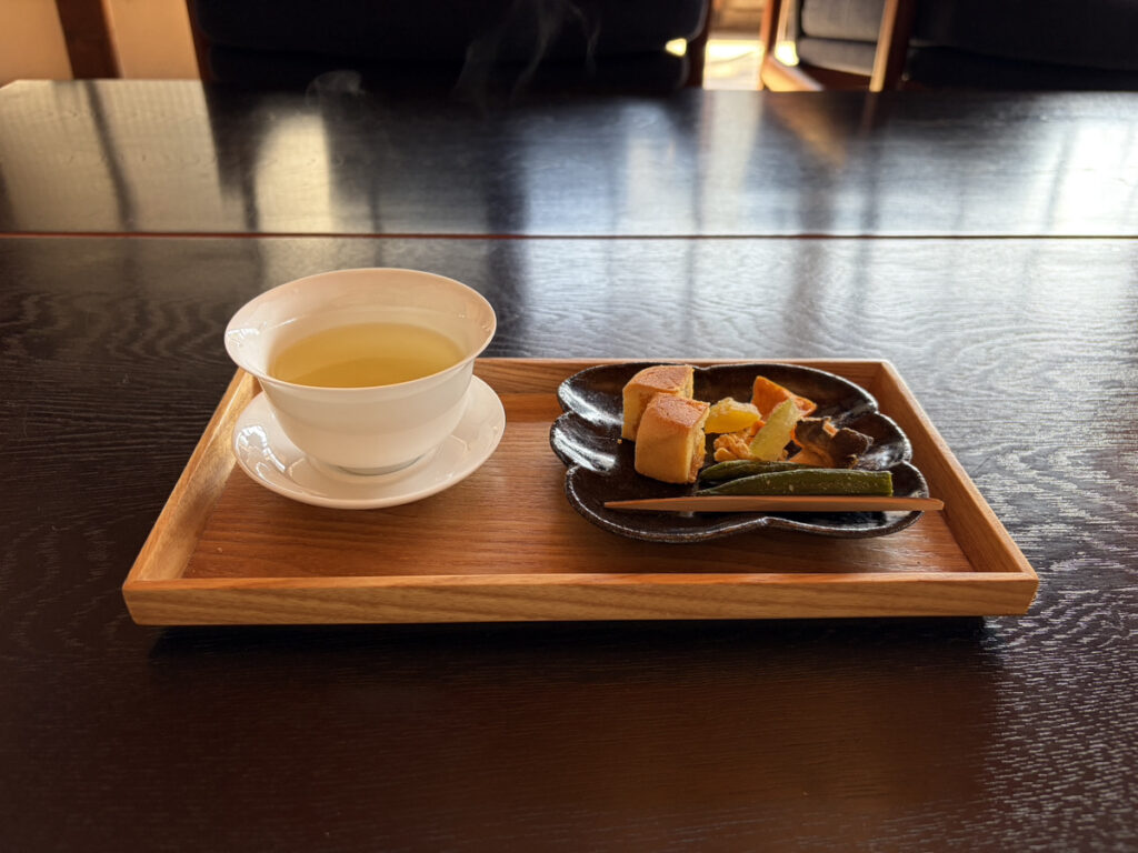 東方美人茶とお菓子たち