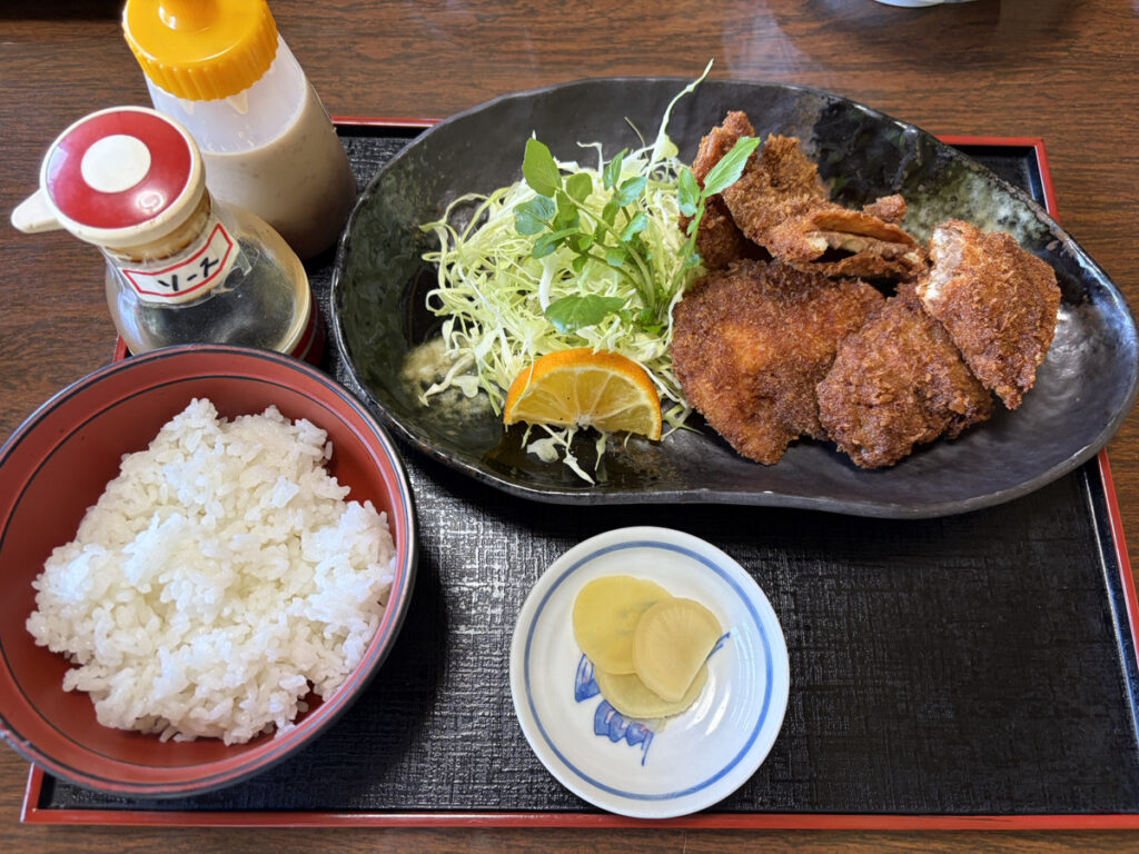 チョウザメフライ定食