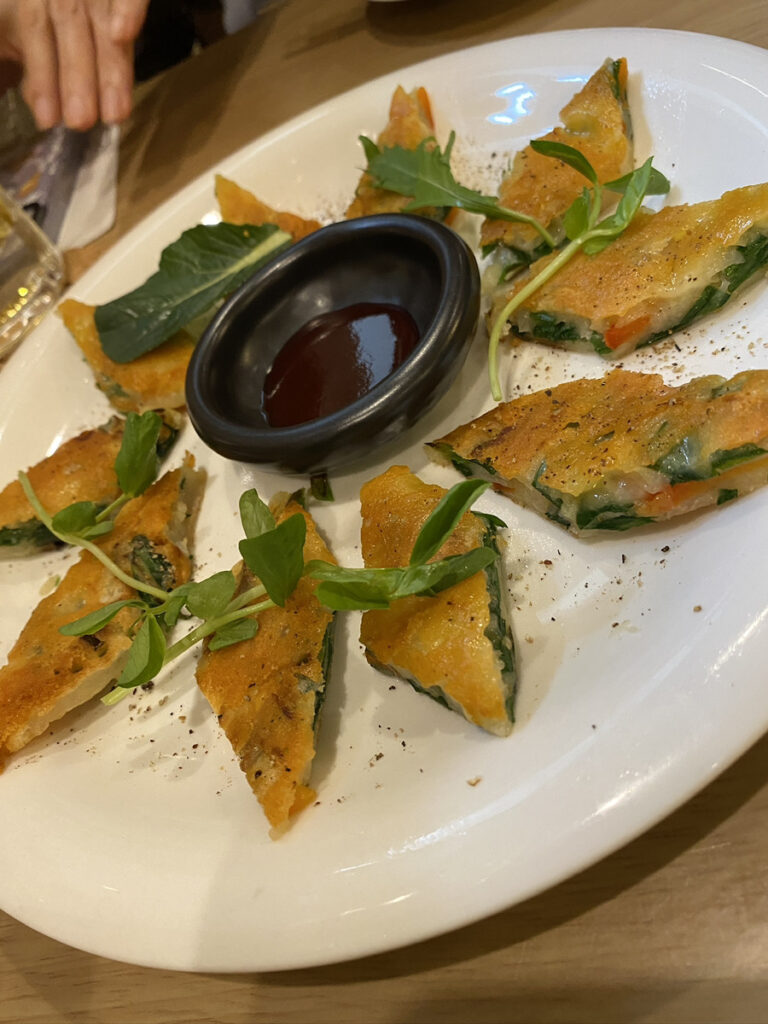 パプリカと野菜のカリカリチーズチヂミ