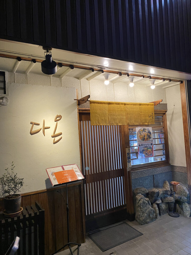 住宅街にポツンとあります