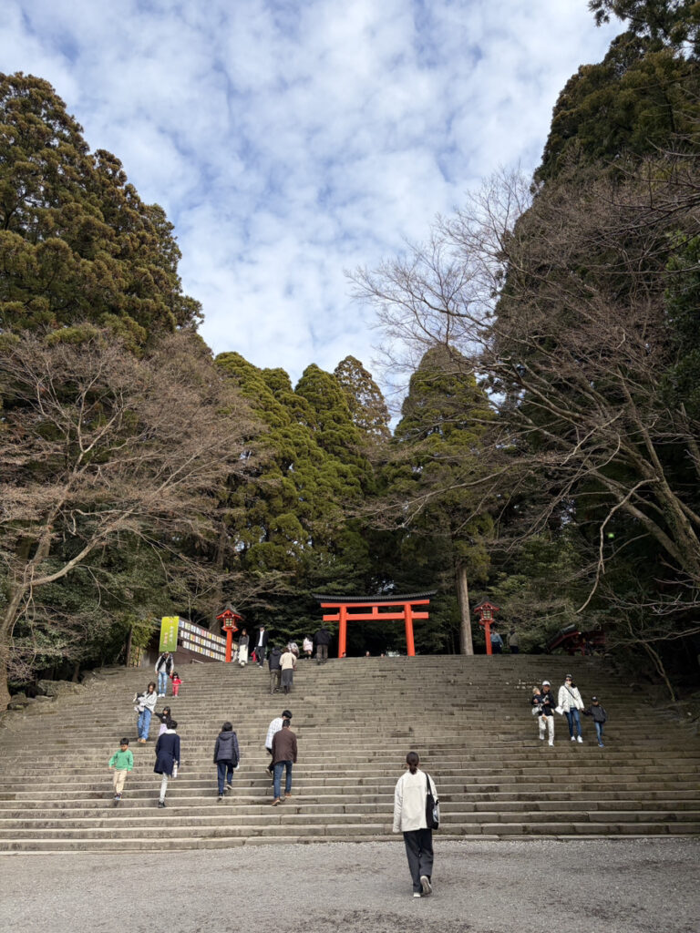 やっと鳥居が見えてきた