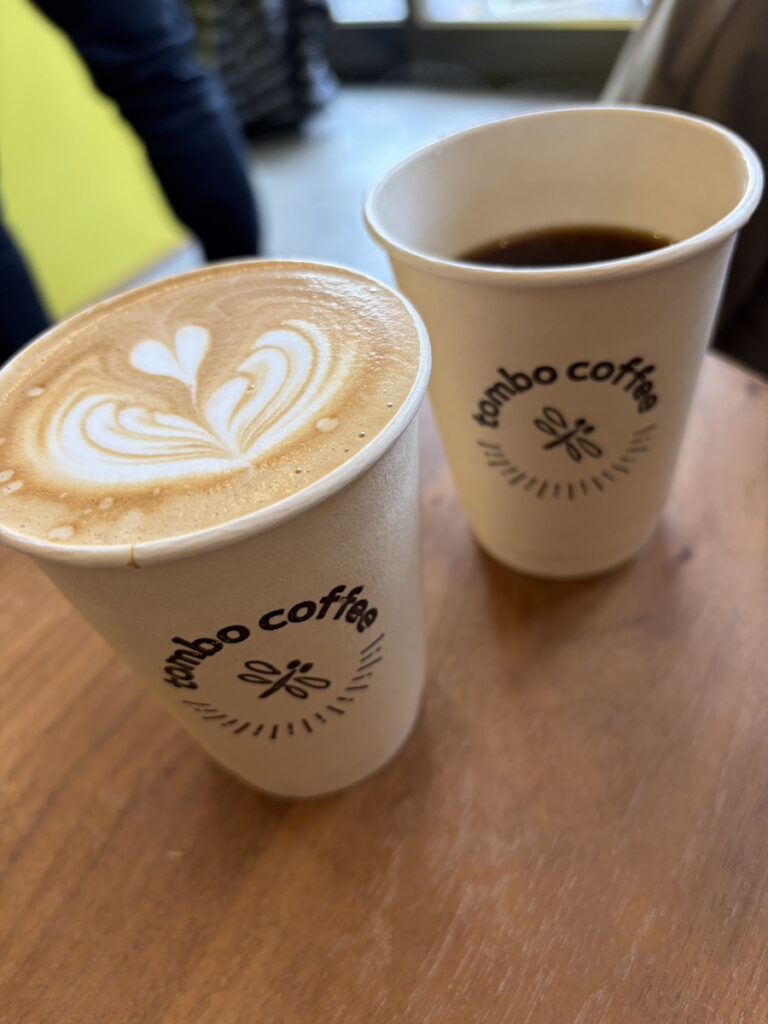 カフェラテとドリップコーヒー