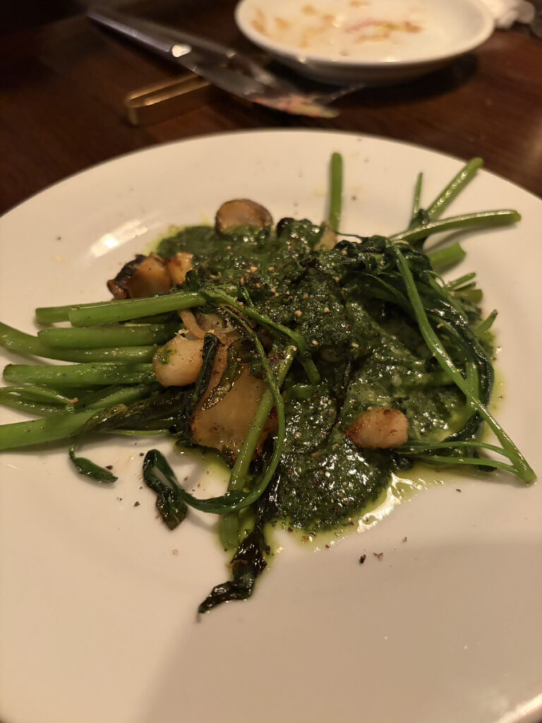 つぶ貝 空心菜 エスカルゴバターソテー（1450円）