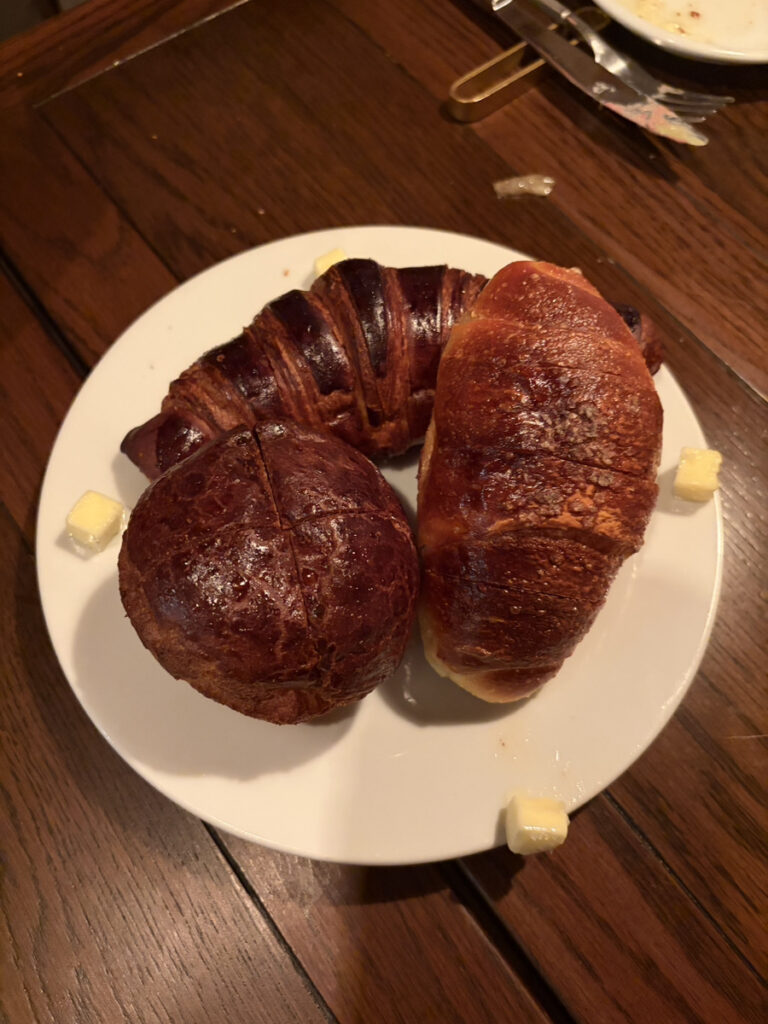 自家製パン盛り合わせ（1300円）