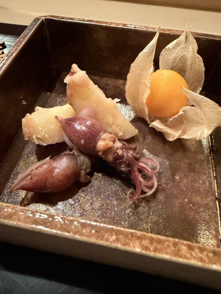 食用ほおずき 新じゃがとホタルイカの宍粟焼き